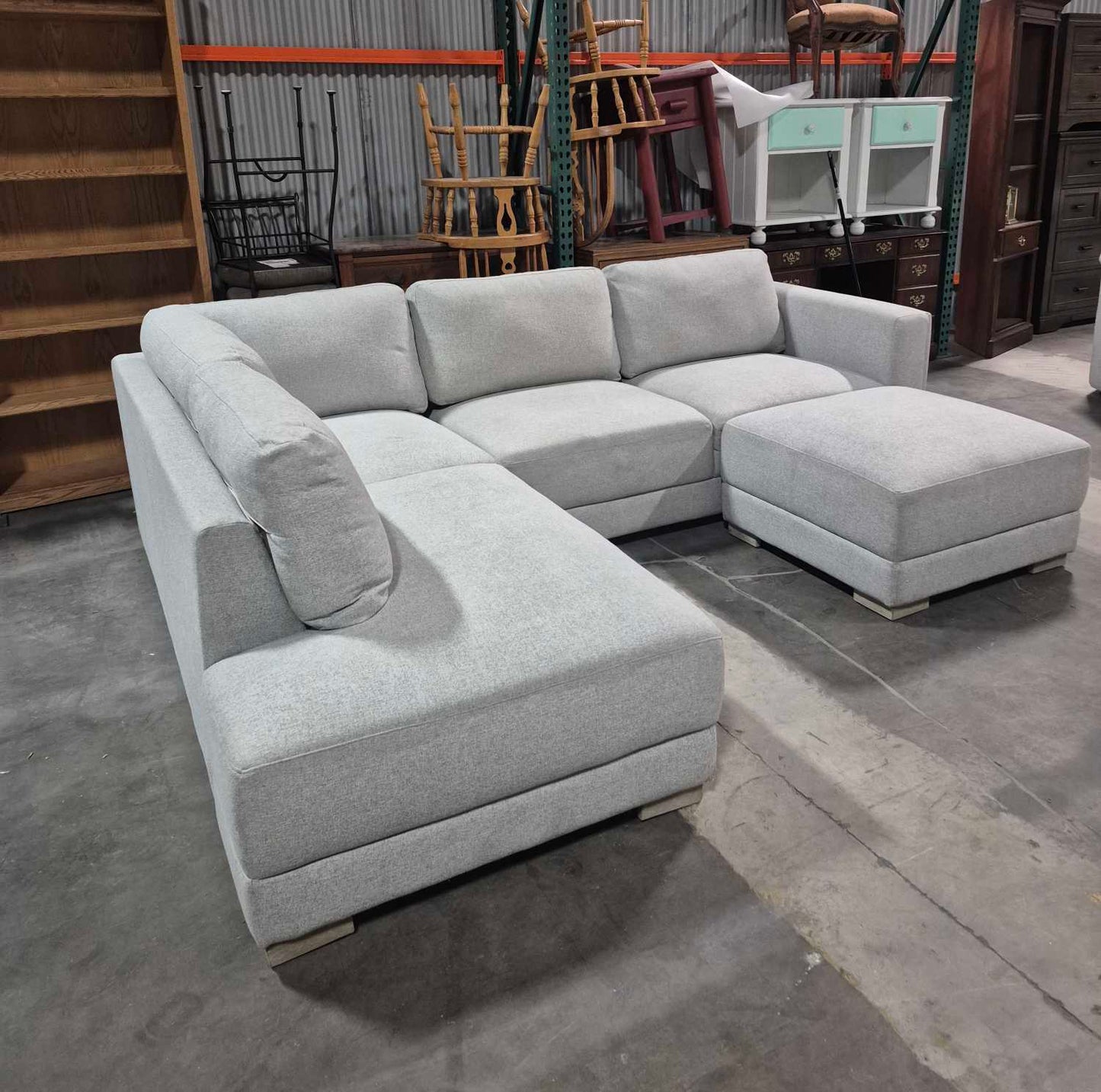 Drayden Fabric sectional With ottoman Light Gray