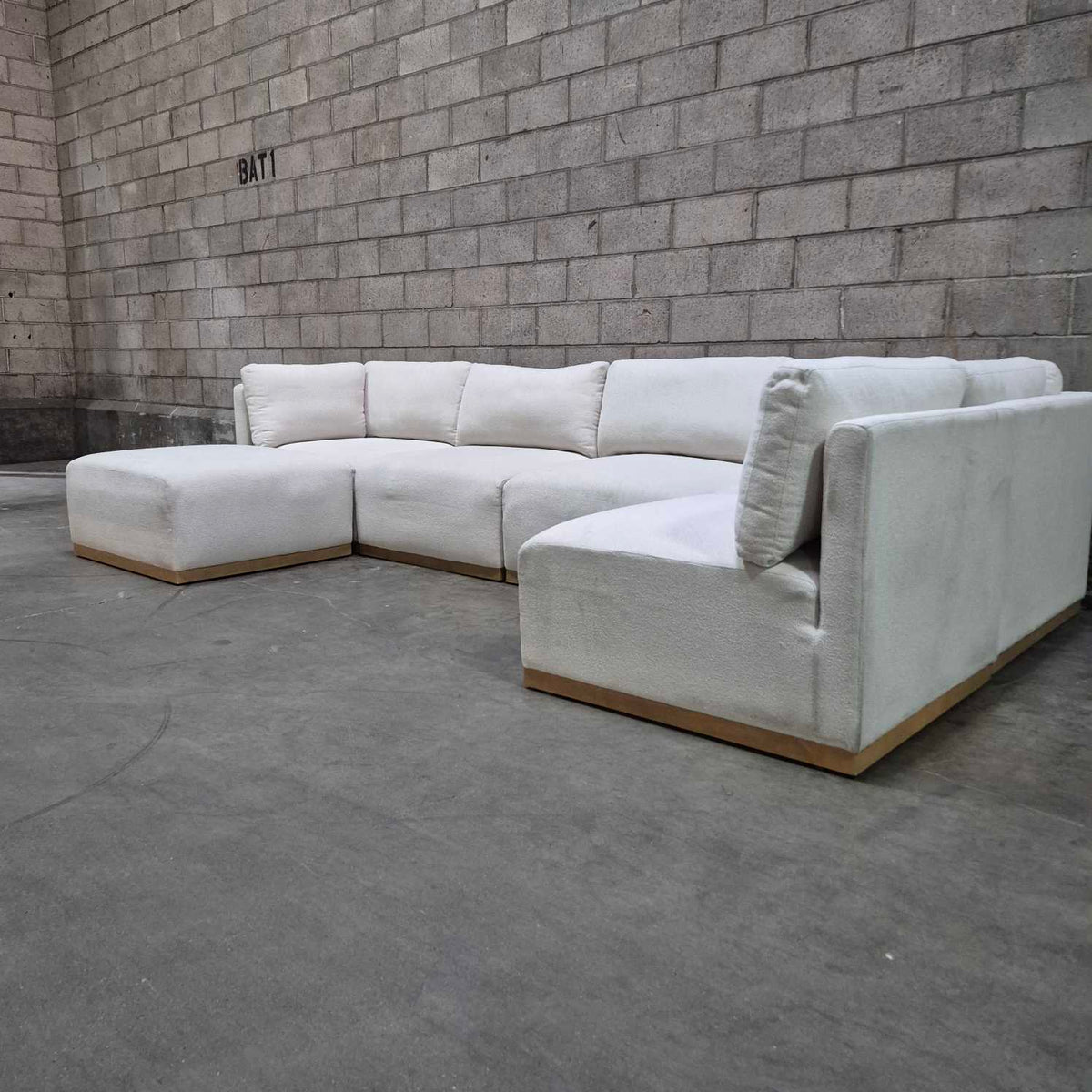 Henredon Murphy 6 piece modular sectional in cream retails $2100 at costco