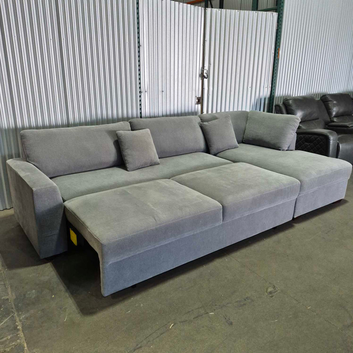 Thomasville Camlin Convertible sleeper sectional with Chaise