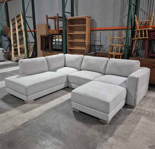 Drayden Fabric sectional With ottoman Light Gray