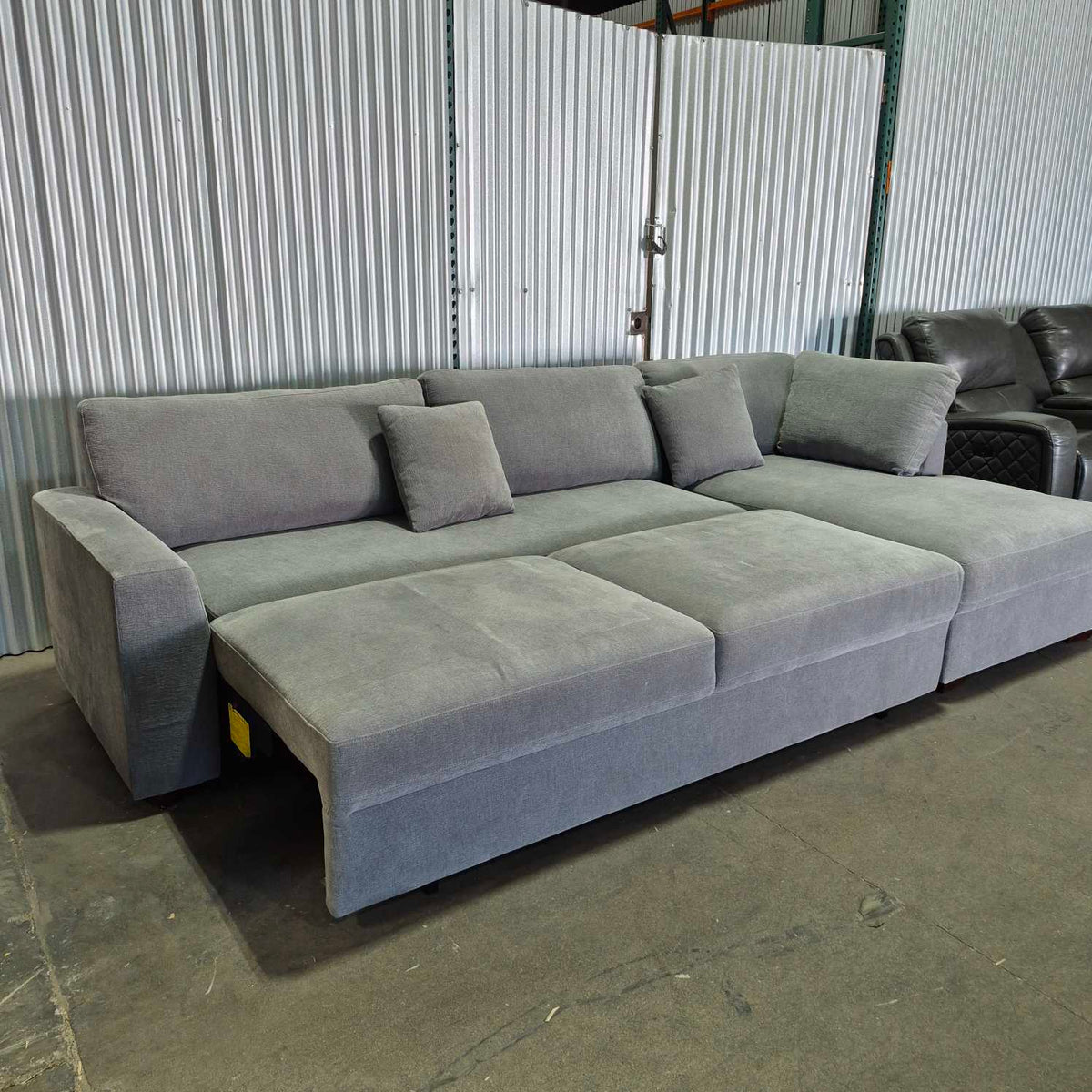 Thomasville Camlin Convertible sleeper sectional with Chaise