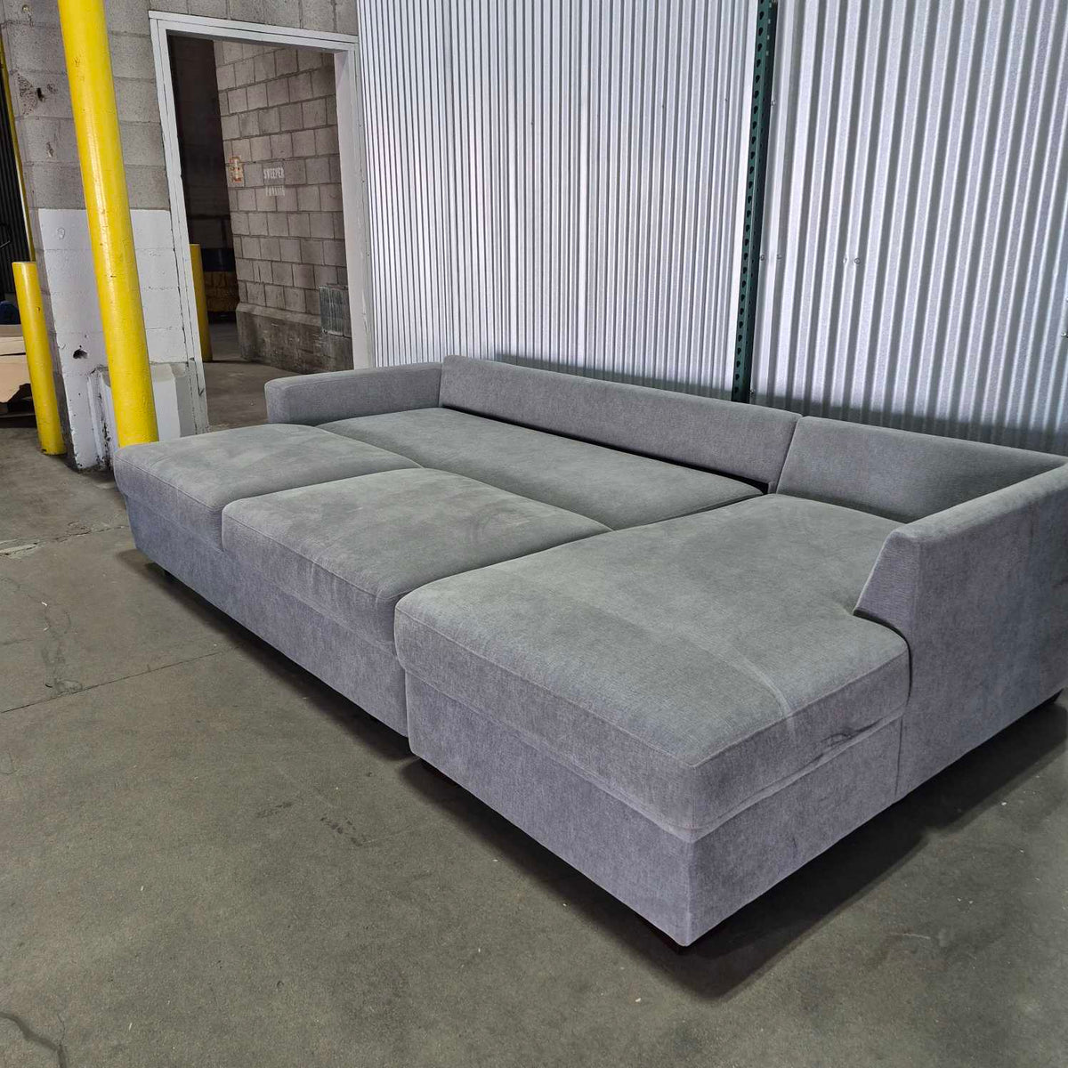 Thomasville Camlin Convertible sleeper sectional with Chaise
