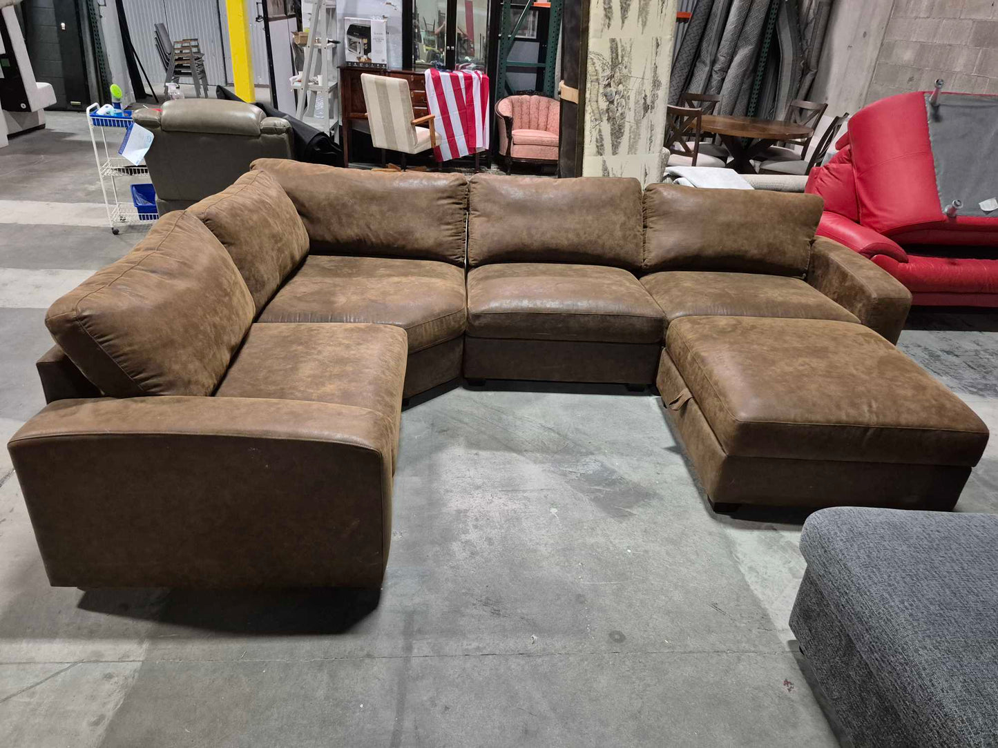 Leon 5 piece Fabric Sectional With storage Ottoman (costco)