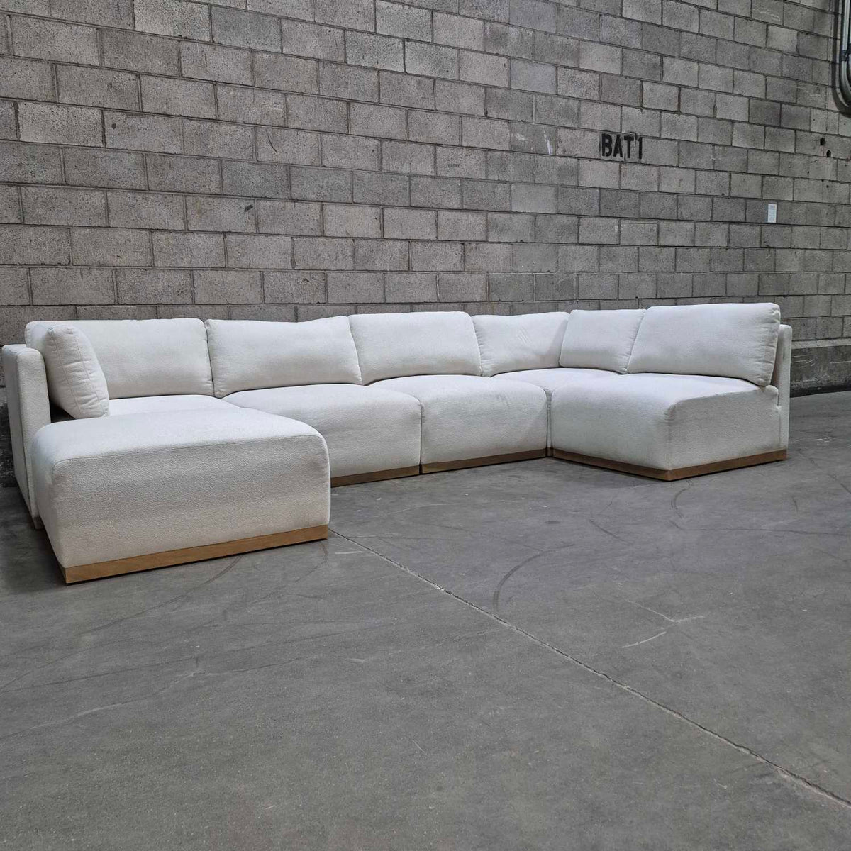 Henredon Murphy 6 piece modular sectional in cream retails $2100 at costco