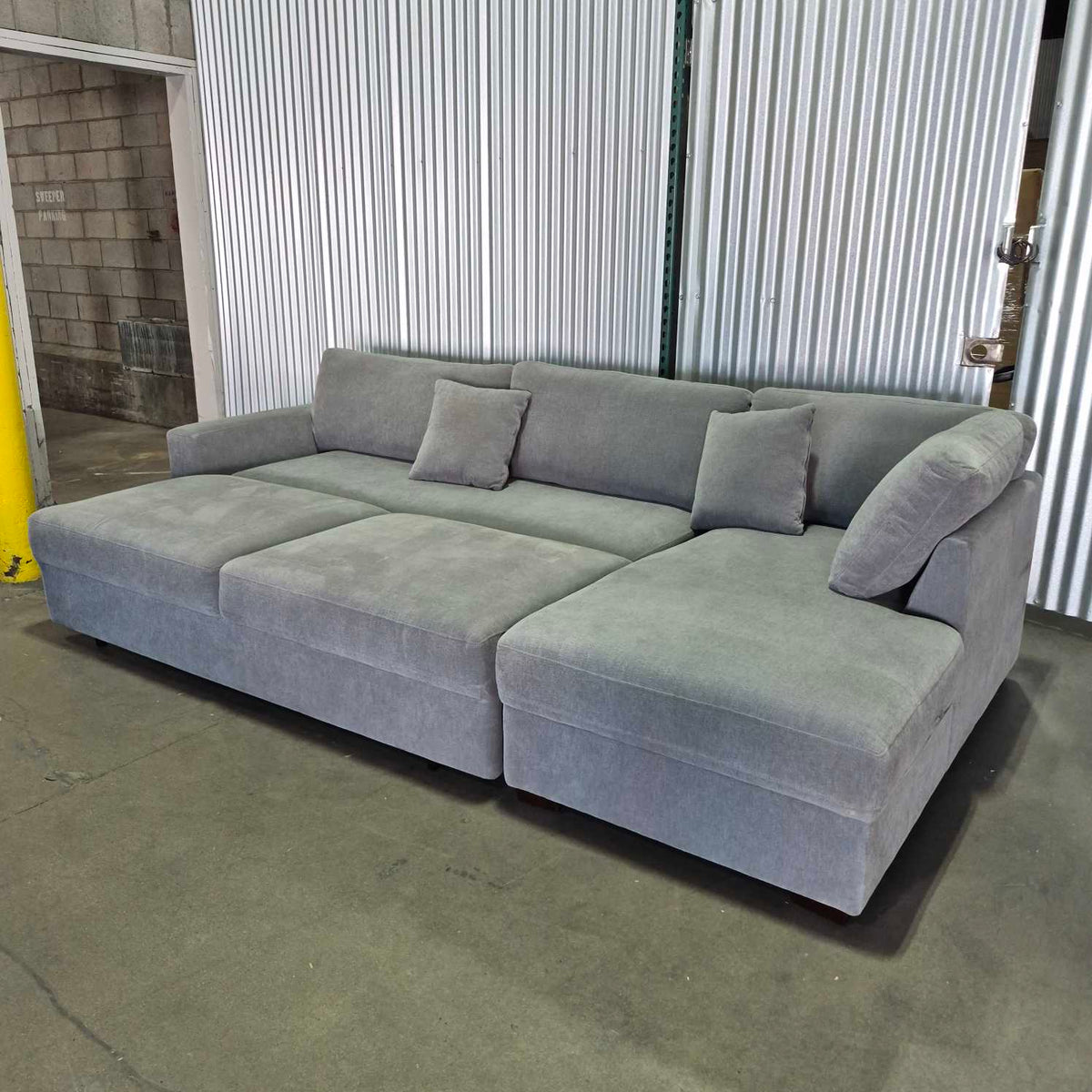 Thomasville Camlin Convertible sleeper sectional with Chaise